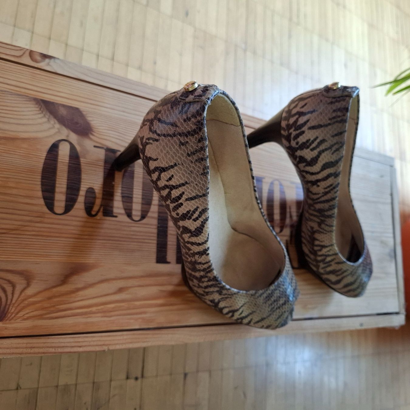 Stuart Weitzman Scarpe da donna: Pumps Schlangenmuster – Usato da st.gallen venduto da mona3 1