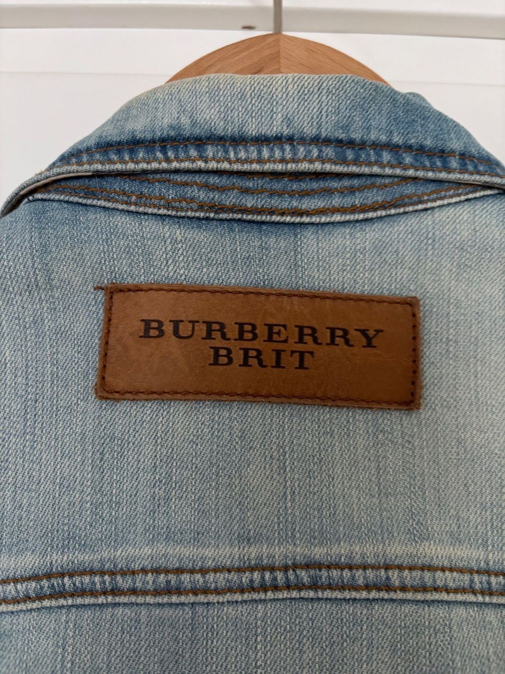 Burberry Jacken: BURBERRY  eelastische Bikerjacke 34, hellblau – Gebraucht aus Herrliberg von mayfi 7