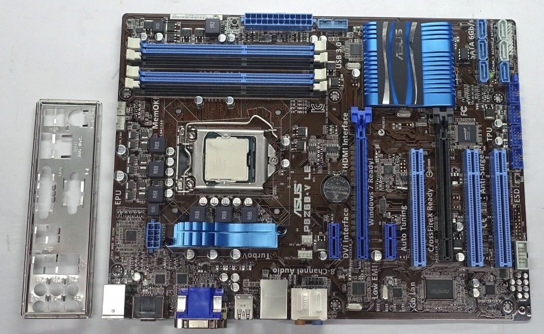 Asus Schede madri: ASUS P8Z77-V LE PLUS - LGA1155 – Usato da Buchs AG venduto da Nicola1250