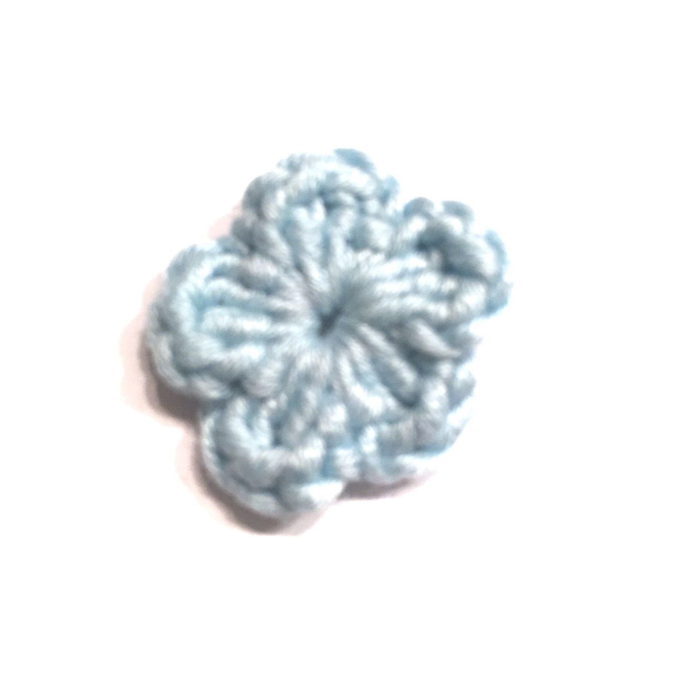 Toppe: 5x Blumen hellblau gehäkelt 25 mm – Nuovo e nell'imballaggio originale da Emmenbrücke venduto da swissmade-miracles 1