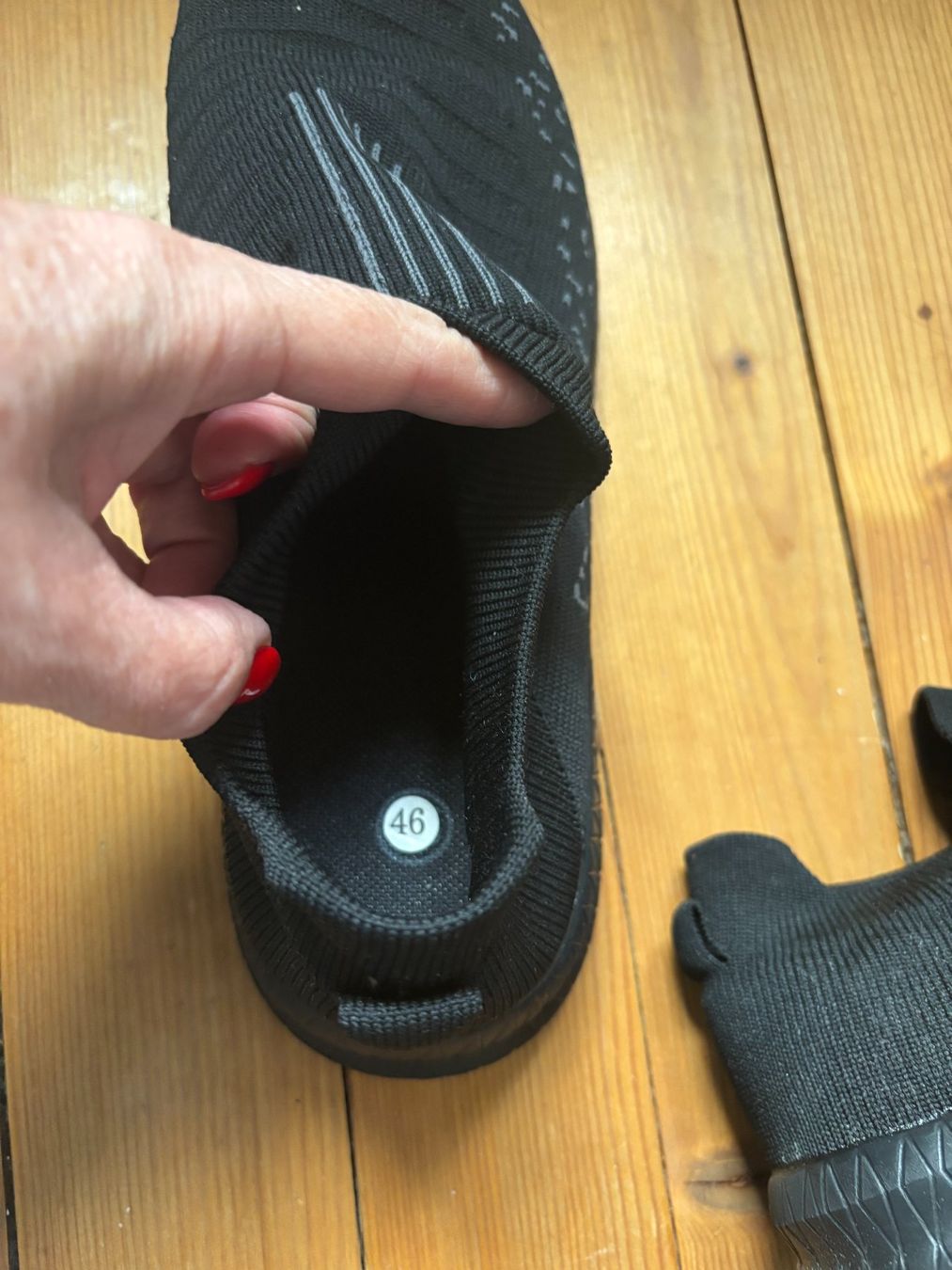 Herrenschuhe: Schwarze Slip-On Sneaker, Grösse 46, neu – Neu und originalverpackt aus Winterthur von Schneuzi 3