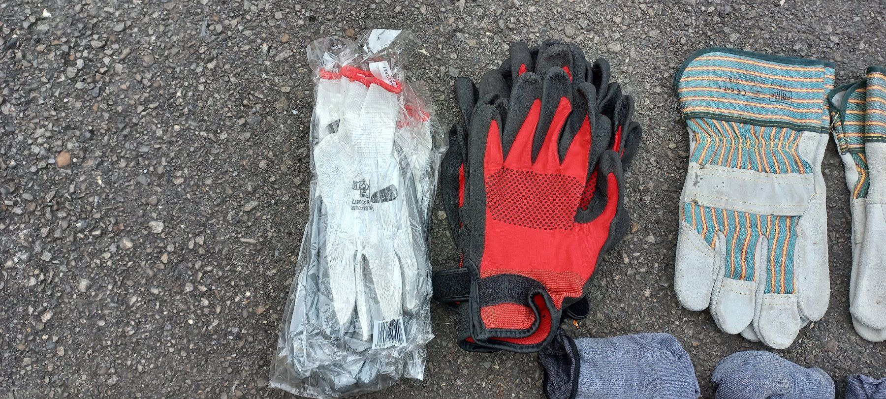 Lotti di vestiti: Materiale di protezione personale – Usato da Biasca venduto da LorisF. 2