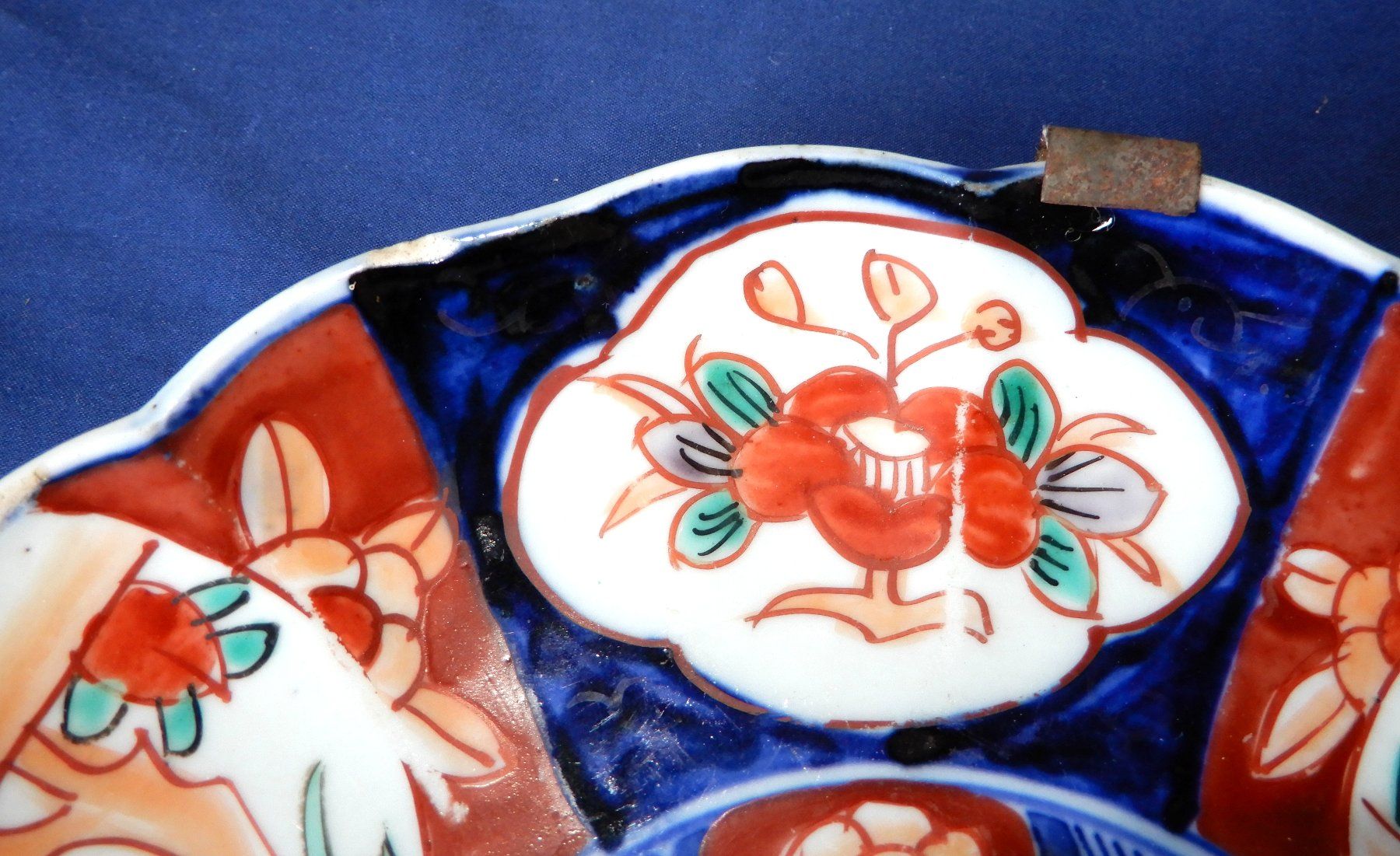 Assiettes: Antiker Imari Teller mit Rahmen - 2 Fehlstellen – Défectueux à Senèdes par tintinette43 2
