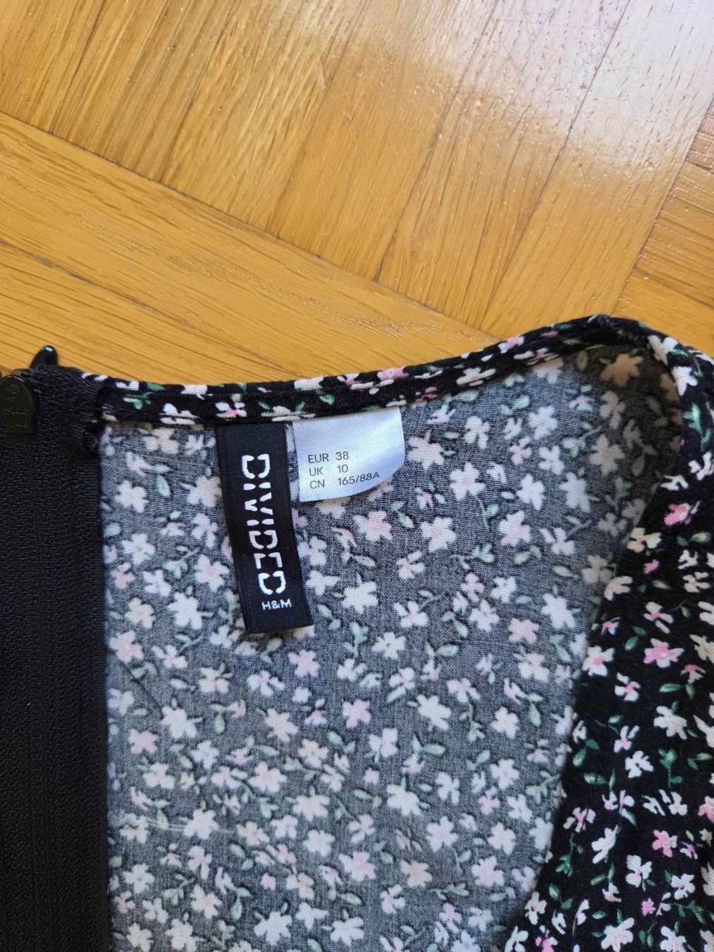 H&M Vestiti: Robe à petites fleurs blanches et roses – Usato da Grand-Lancy venduto da jess.gms 2
