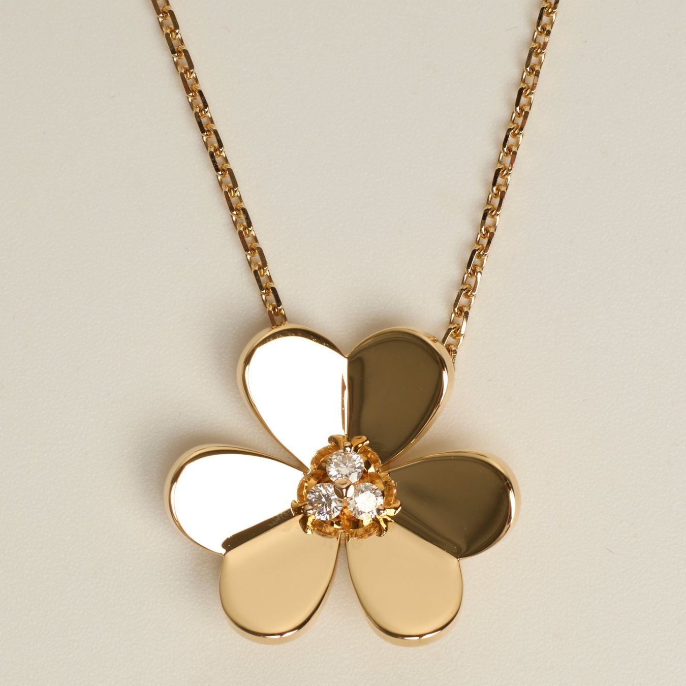 Van Cleef Catenine: Authentique Collier VAN CLEEF & ARPELS Frivole Large – Nuovo e nell'imballaggio originale da Carouge GE venduto da TLD