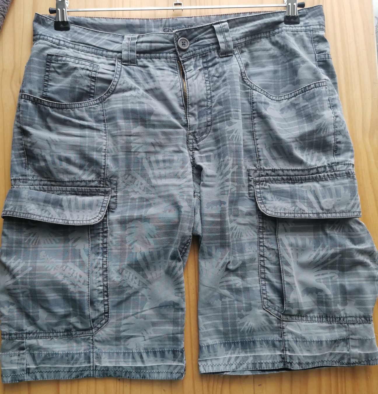 Pantaloni: Cargo-Shorts, Graumeliert, Gr. 42/44 – Usato da Genève venduto da GVMaam
