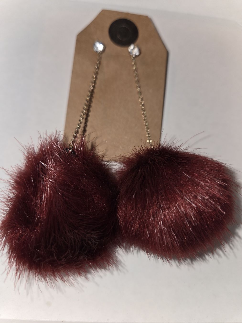 Ohrringe & -stecker: Boucles d'oreilles bordeaux pendantes – Gebraucht aus Brügg BE von man_xyd9 2