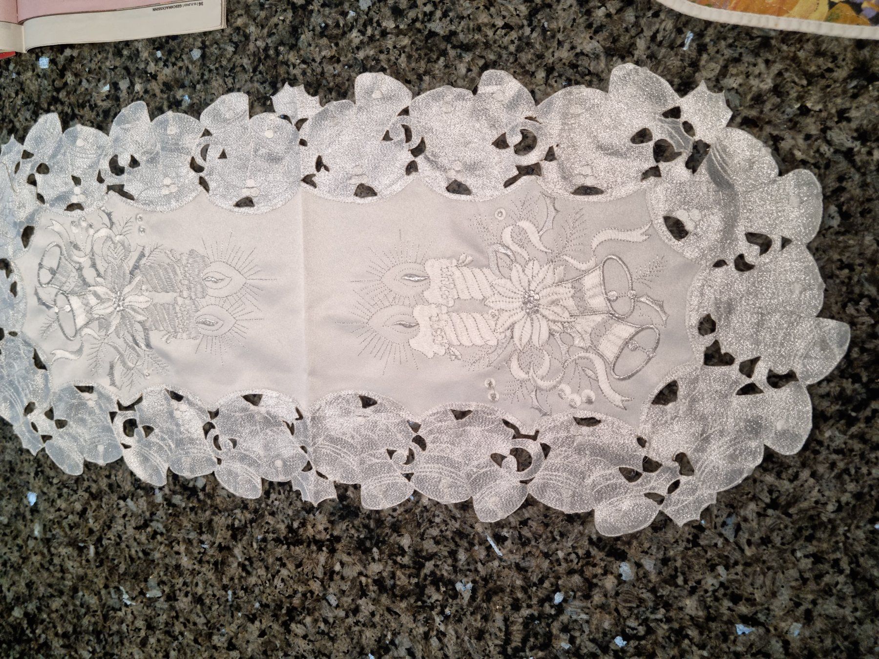 Autre linge de table: Tischdecke / Tischläufer 88x 38 neu – Neuf (Voir description) à geroldswil par Gumball1