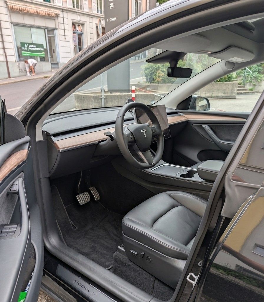 Tesla Autos: Tesla Model Y Long Range Dual Motor – D'occasion à Lausanne par joa_nf6n 3