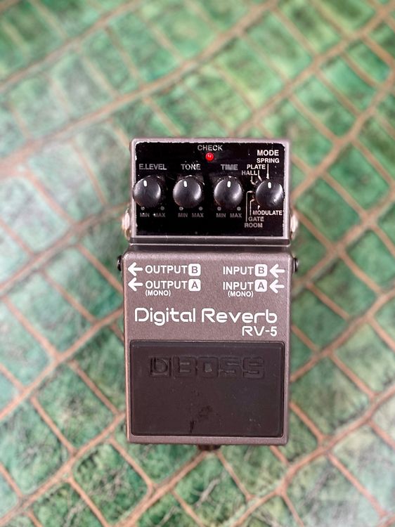 Boss Digital Reverb RV5 Kaufen auf Ricardo