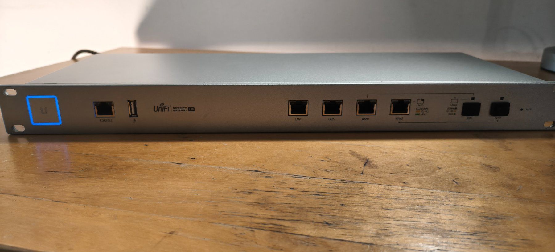 Modem & Router: Ubiquiti USG: UniFi Security Gateway Pro 4 – Usato da Winterthur venduto da kamsaf 3