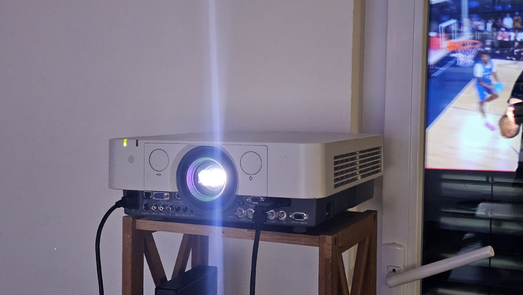 Sony Proiettori: Beamer Sony VPL-FX35 – Usato da Aproz (Nendaz) venduto da Svet_f 2
