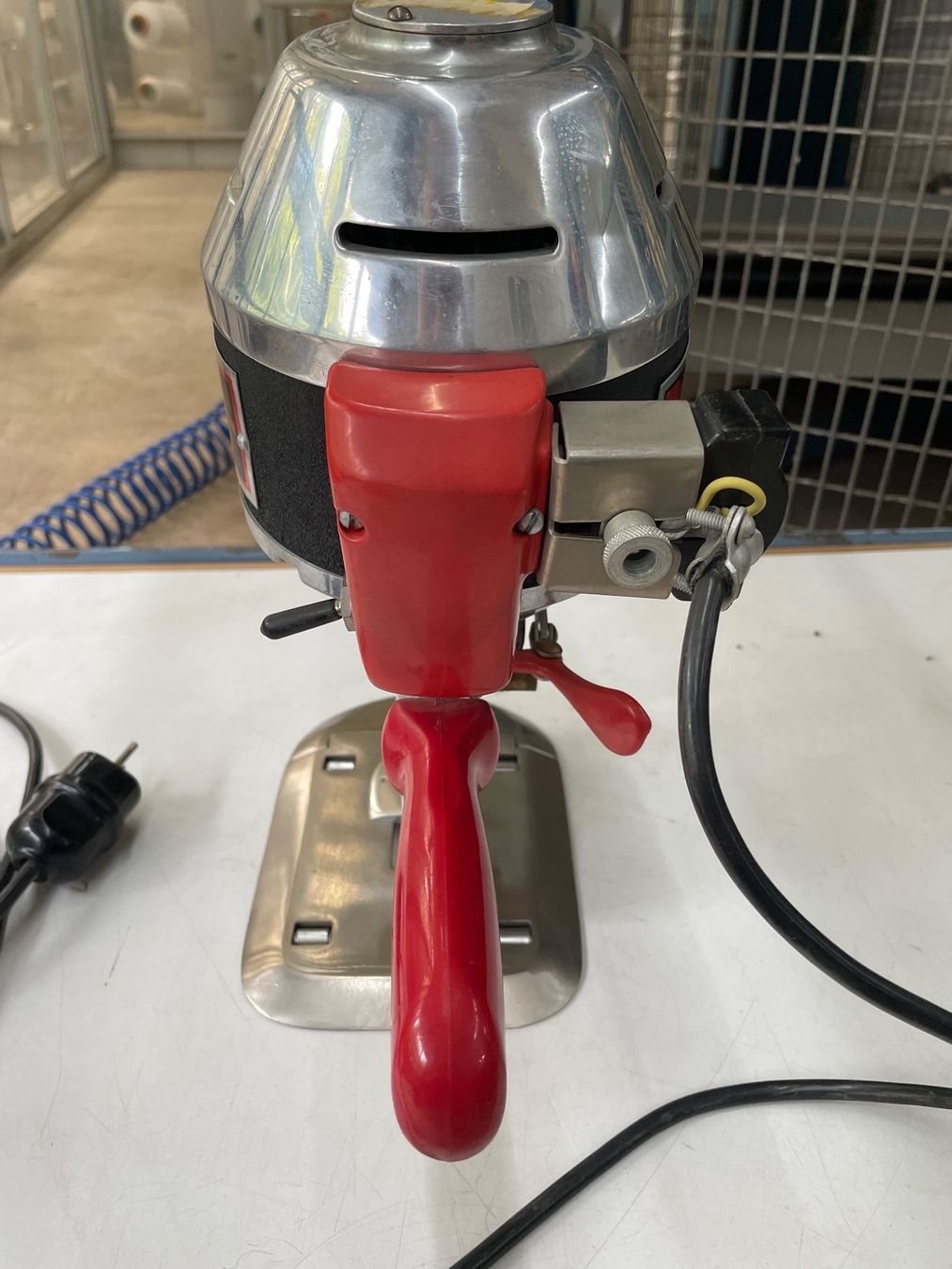 Tutte le macchine: Maimin Thread Seal 59 Leder-Rotationsschneidemaschine – Usato da Frauenfeld venduto da TNaegeli1 1