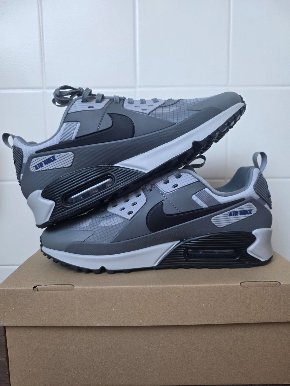 Nike Herrenschuhe: Nike Air Max 90 Drift – Neu und originalverpackt aus Fleurier von dav_xx8y 1