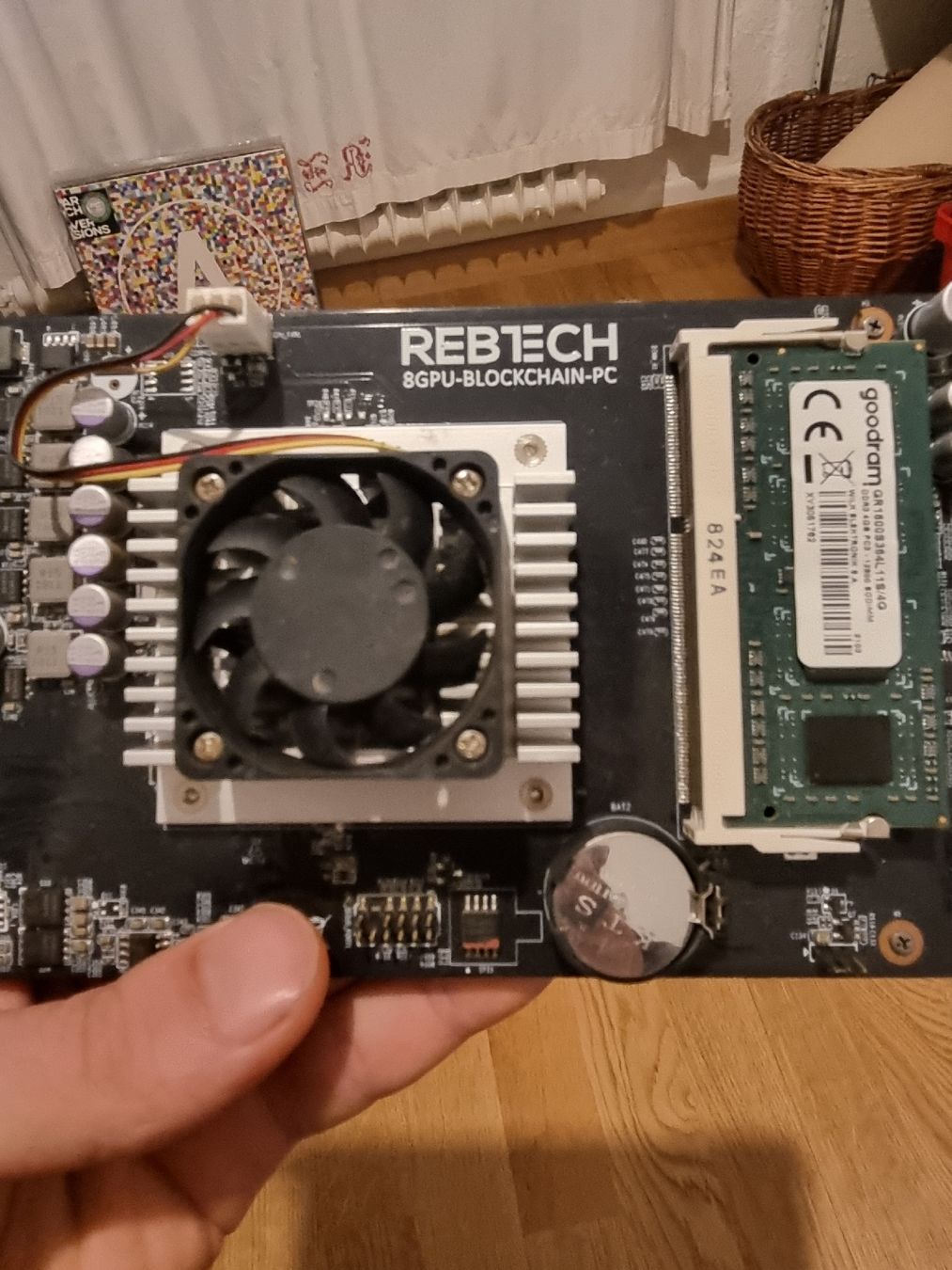 Schede madri: Rebtech mainboard bis 8 Gpu – Usato da Zürich venduto da zumGO