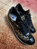 Högl Lack Sneaker in Leo-Optik und Sternelemente