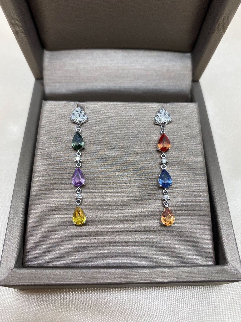 Ohrringe & -stecker: Saphir Ohrringe 18k Gold/Diamanten – Neu und originalverpackt aus Sarnen von Yingsperlen1