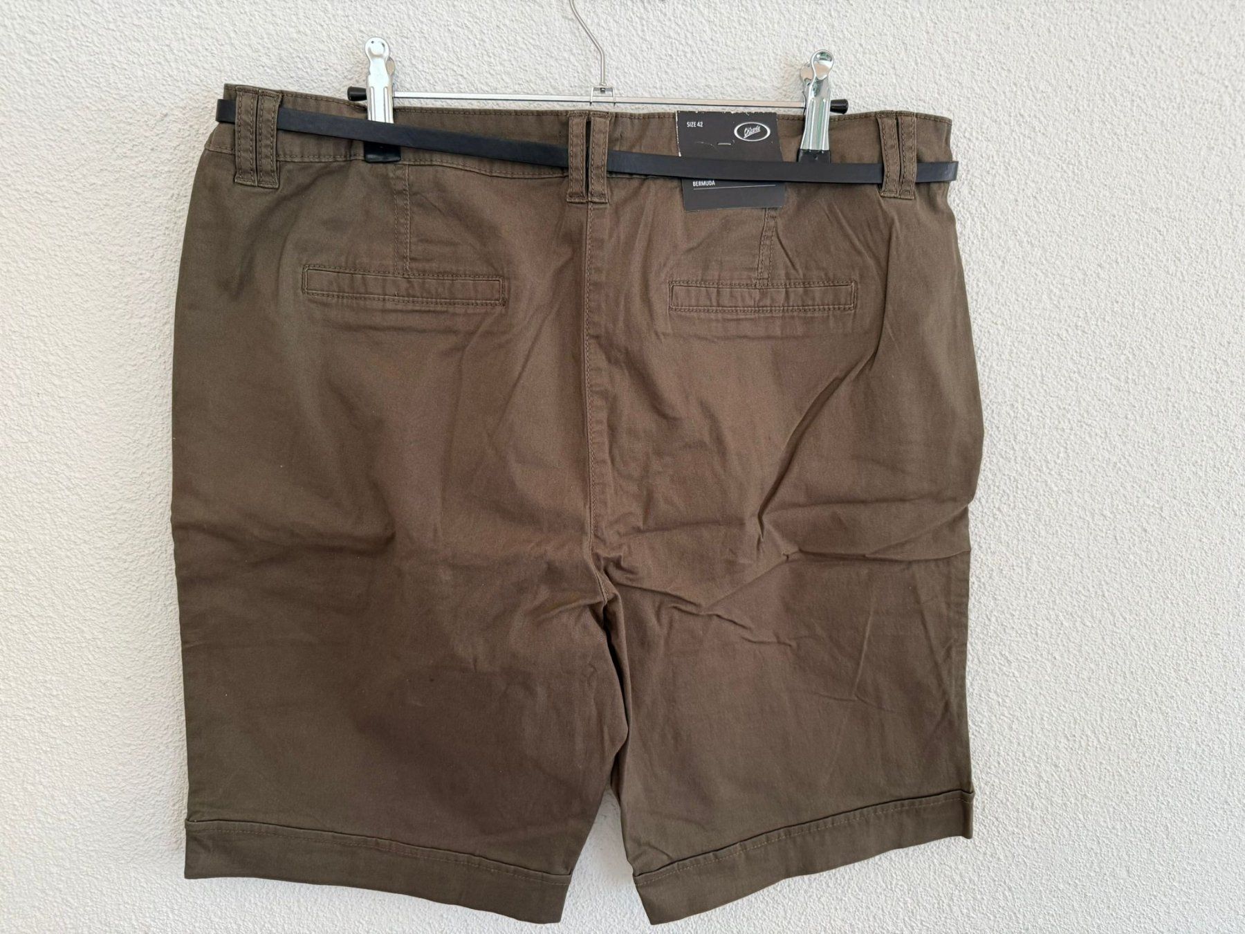 Pantaloni: Eine Damenshorts, Gr 42 – Nuovo e nell'imballaggio originale da Zweisimmen venduto da Mousie 1
