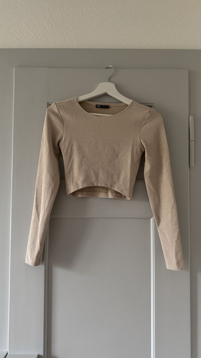Zara T-Shirts: Zara Crop Top Beige Gr. S – Gebraucht aus Zürich von Aya03