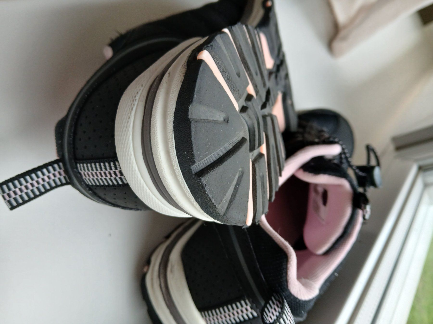 Damenschuhe: Sneakers Grösse 38 – Gebraucht aus Stallikon von madi0320 1