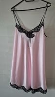 Chemise de nuit rose satinée avec dentelle noire, taille L