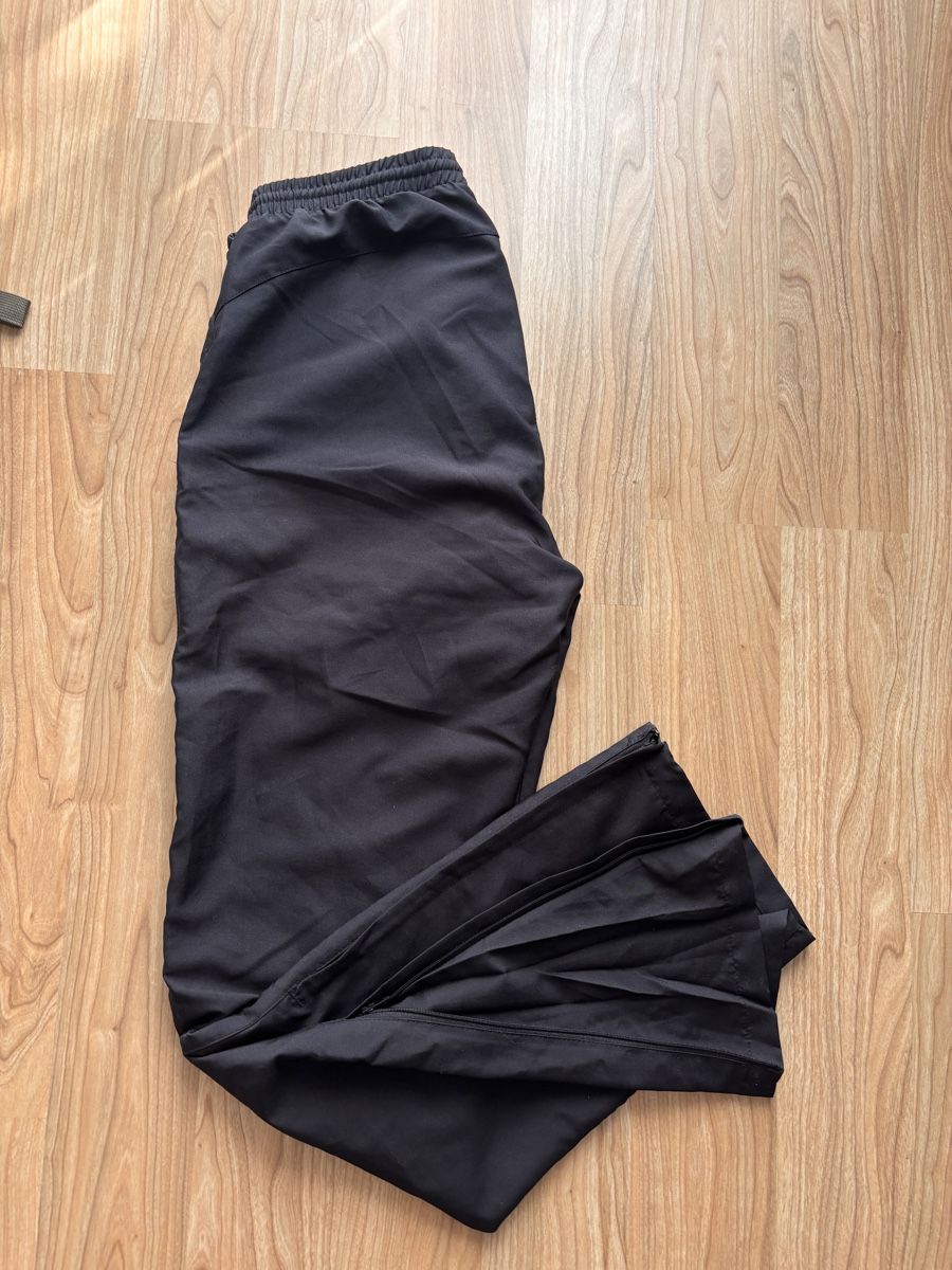 Erima Pantaloni: Trainerhose schwarz Damen – Usato da Lausen venduto da Claudj1 2