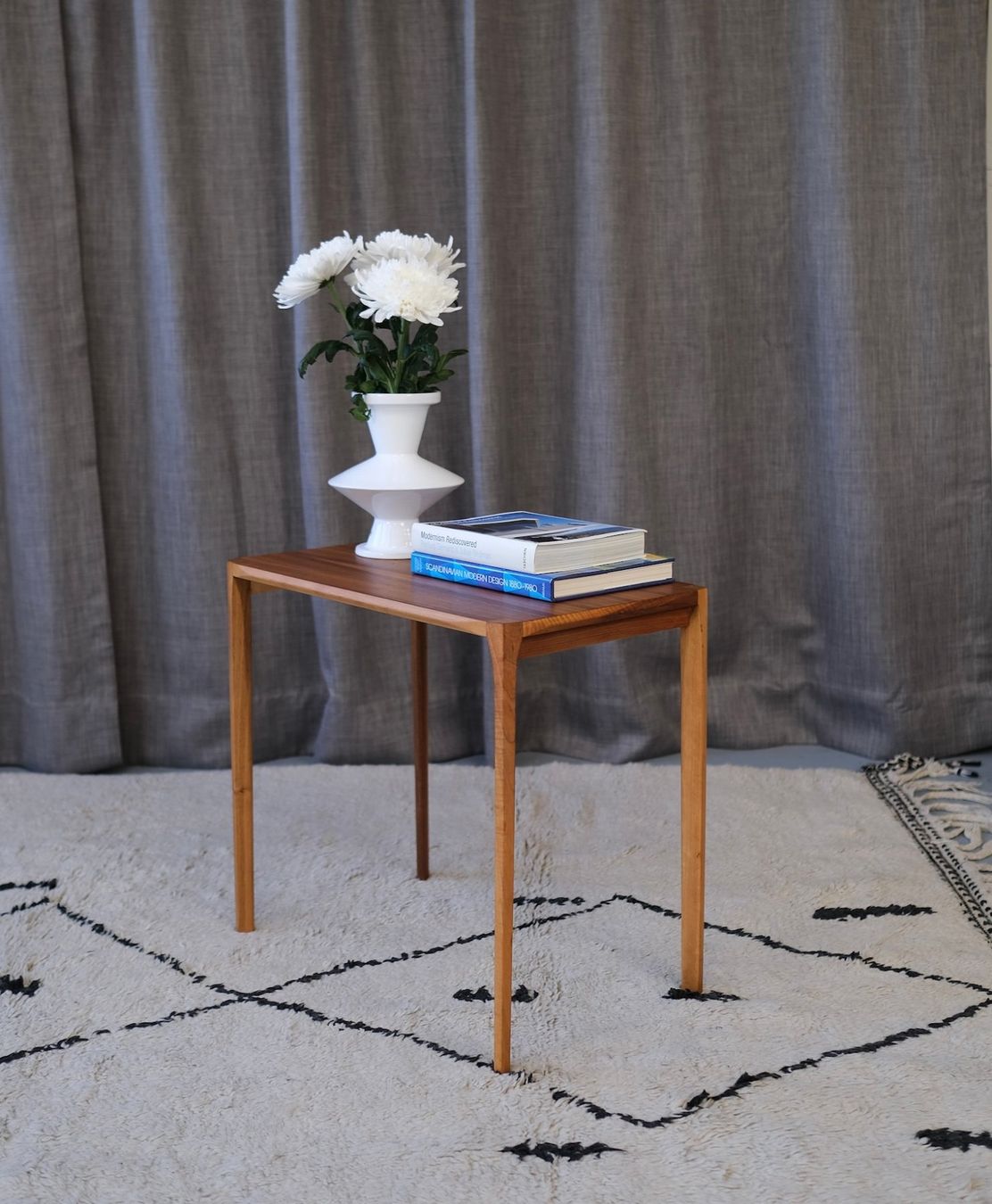 Tavoli: Sidetable Rex Raab for Wilhelm Renz, Nussbaum – Usato da Bern venduto da Zmodern_VIN