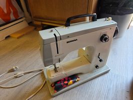 Bernina 800 Nähmaschine mit Zubehör