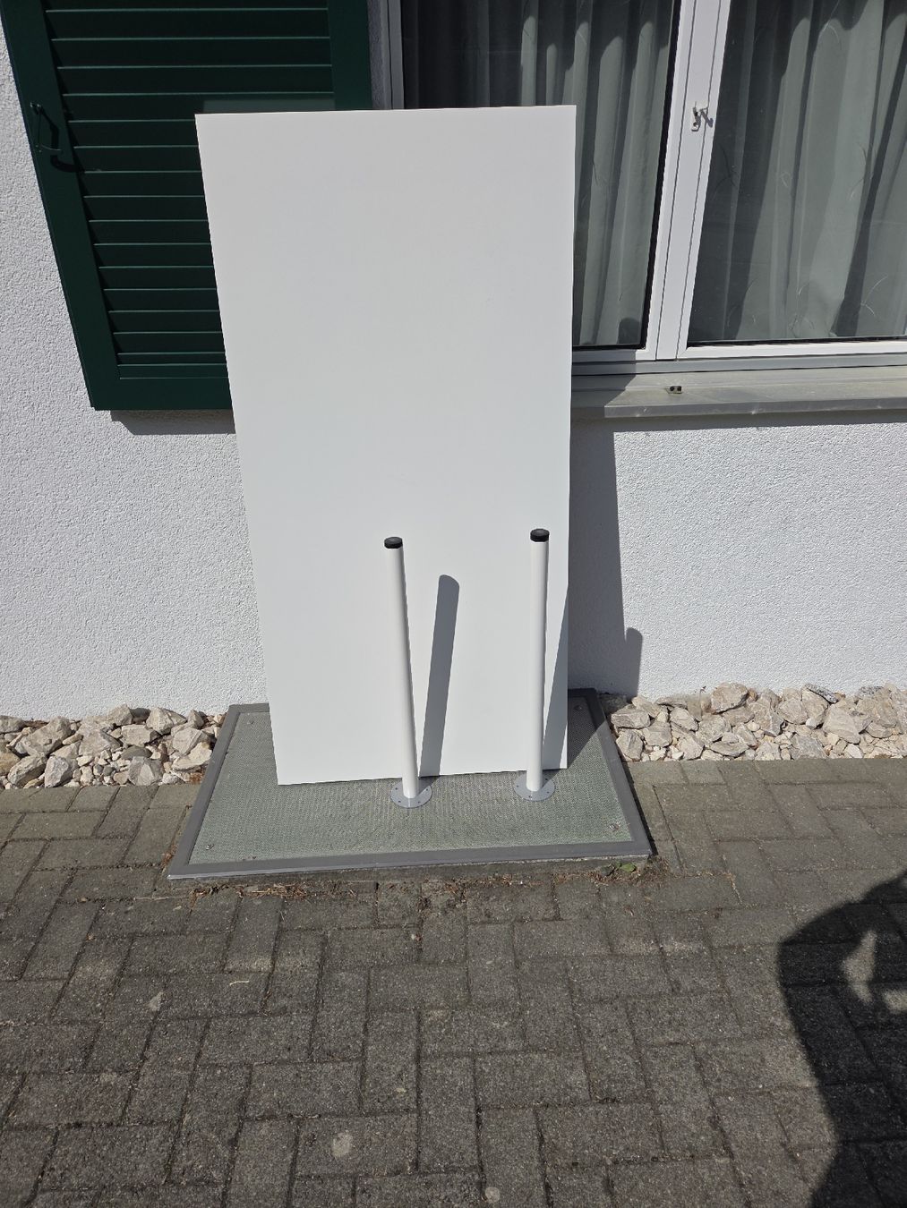 Ikea Scrivanie: Tischblatt mit zwei Metallfüssen IKEA – Usato da Hirschthal venduto da Juribu
