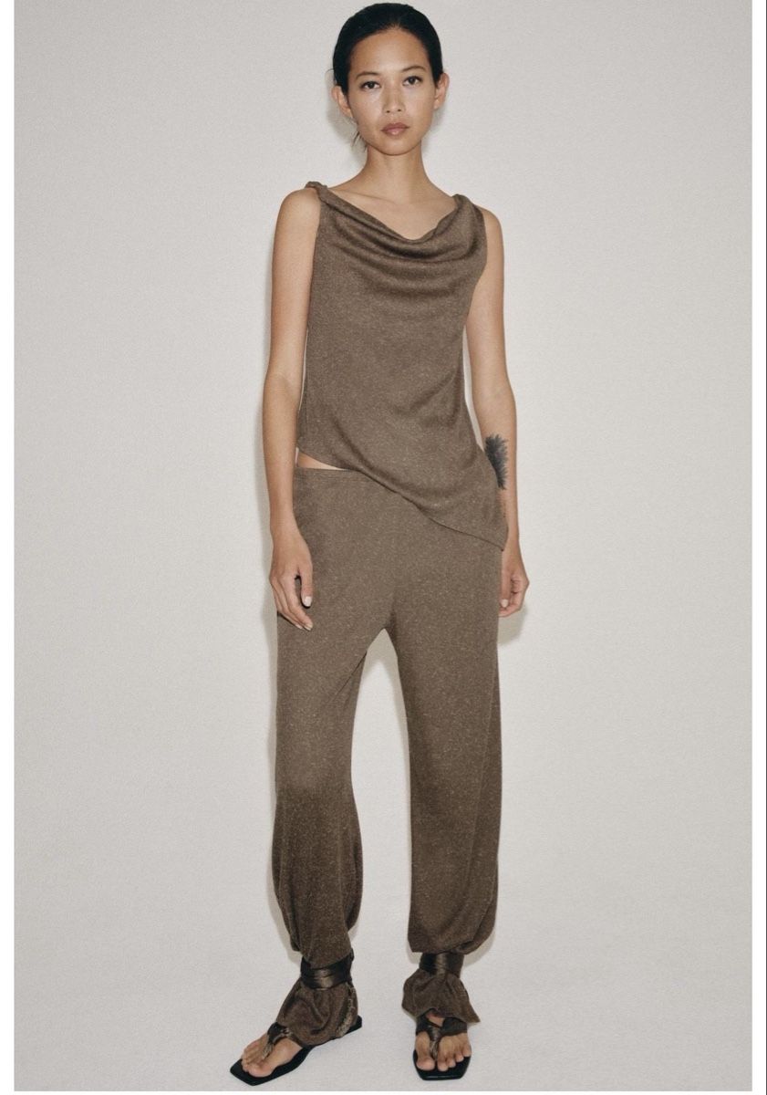 Zara Lotti di vestiti: Set tshirt und pants zara – Nuovo e nell'imballaggio originale da Opfikon venduto da til_t7ww