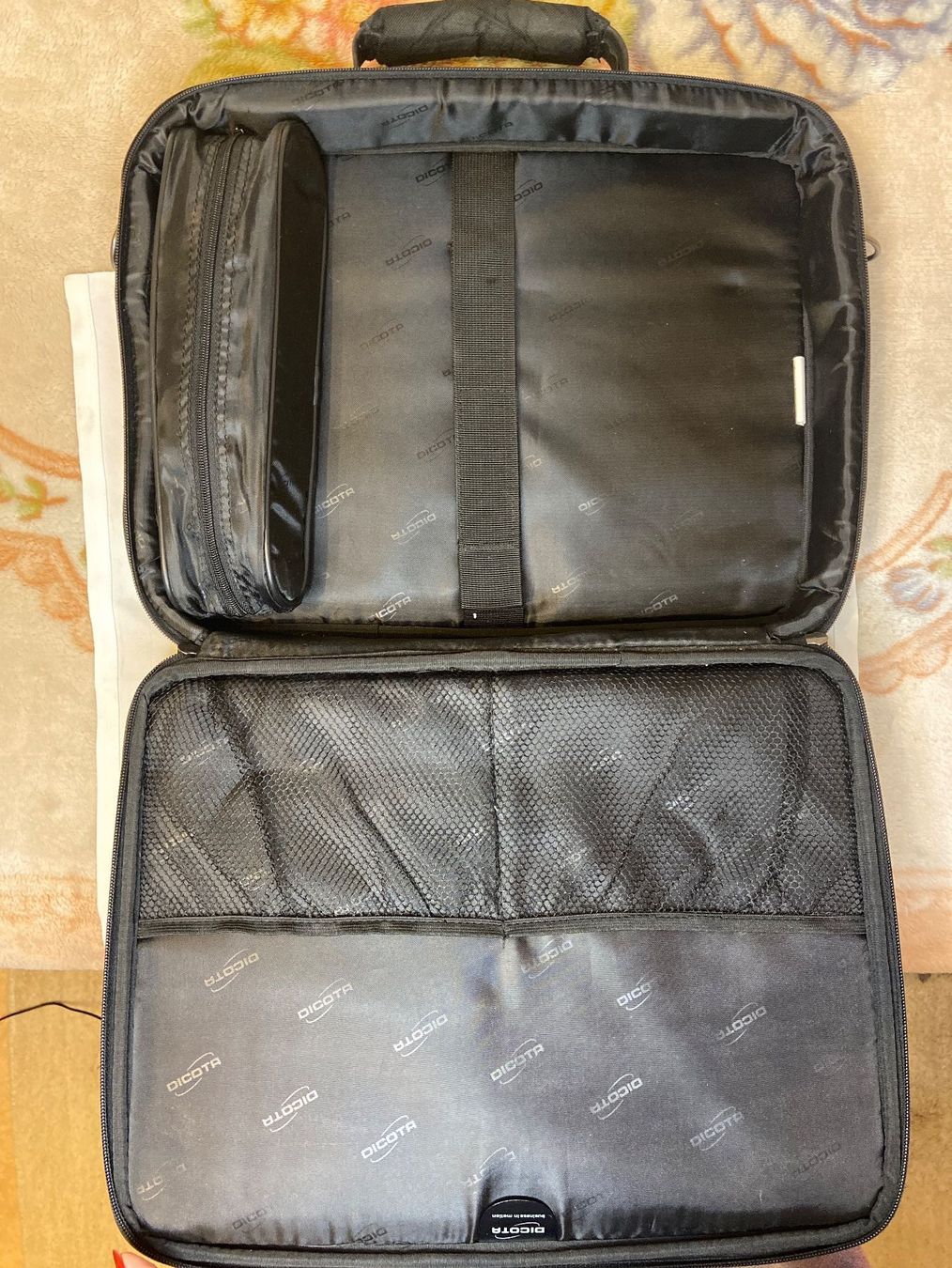 Koffer & Taschen: Laptop-Aktentasche von Dicota – Gebraucht aus Zürich von dedasiba 4
