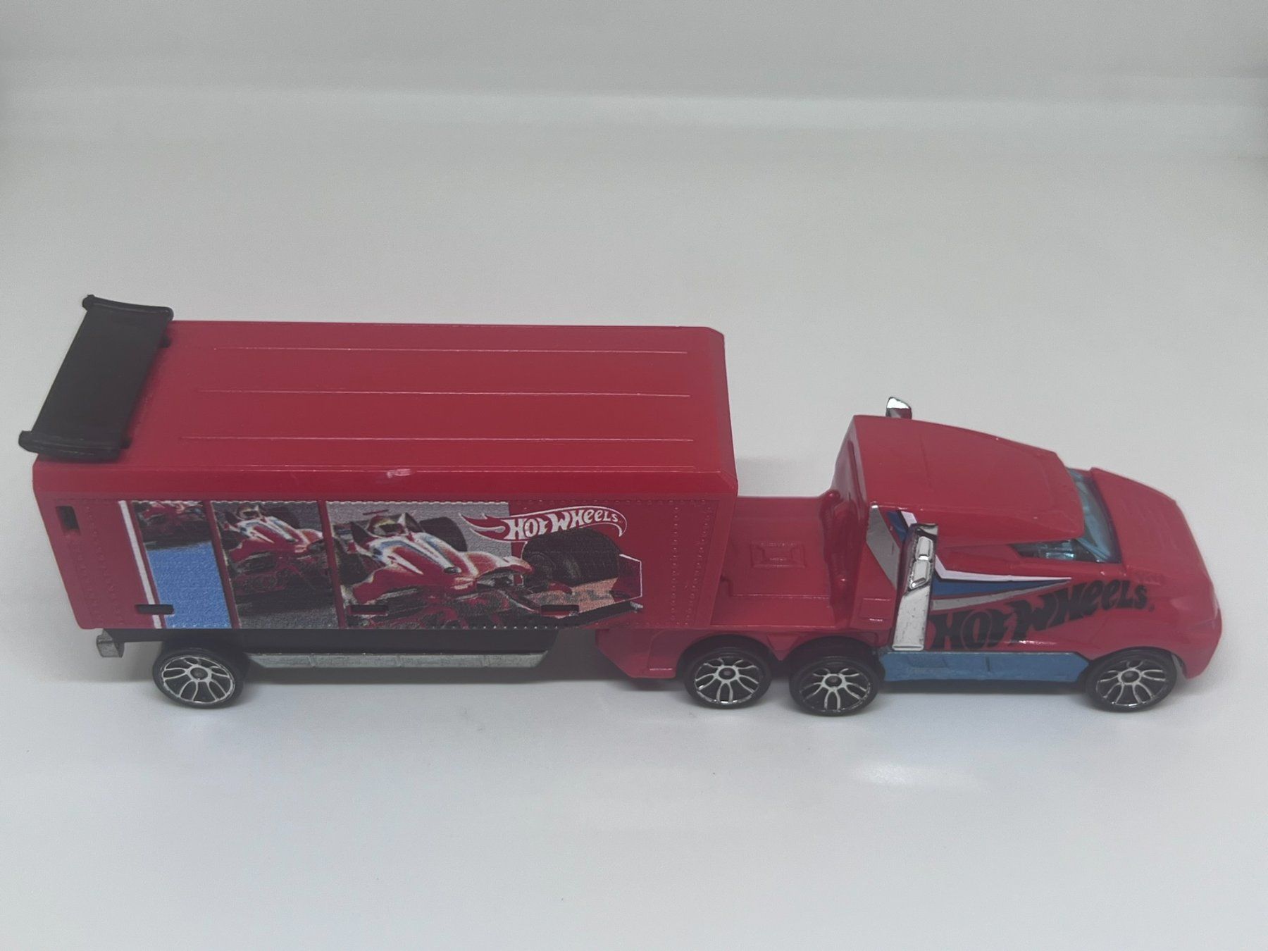 Hot Wheels Modellini d'auto: Hot Wheels Hiway Hauler – Usato da Wildegg venduto da LaaBoutique 1