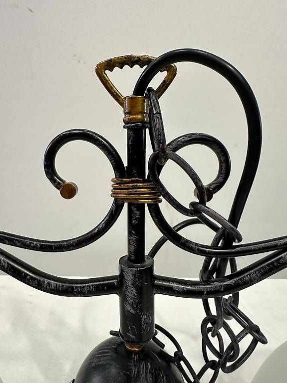Kronleuchter & Deckenlampen: Deckenleuchte mit geschwungenem Metallgestell – Gebraucht aus Obernau von Arche_Noah_Brocki 1