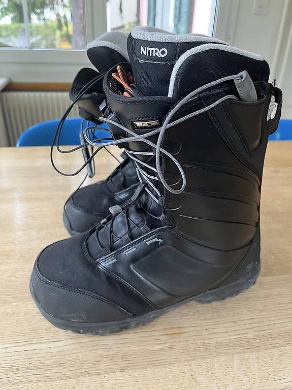 Snowboard Nitro Scarpe da uomo: super leichte Nitro Snowboard Boots Grösse 40 3/2 – Usato da Schlieren venduto da kasuemir 1