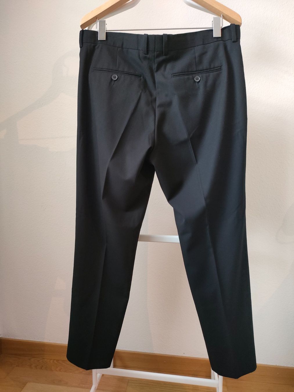 H&M Pantaloni: Schwarze Hose Slim Fit – Usato da Dietikon venduto da MJ_Sporting 3