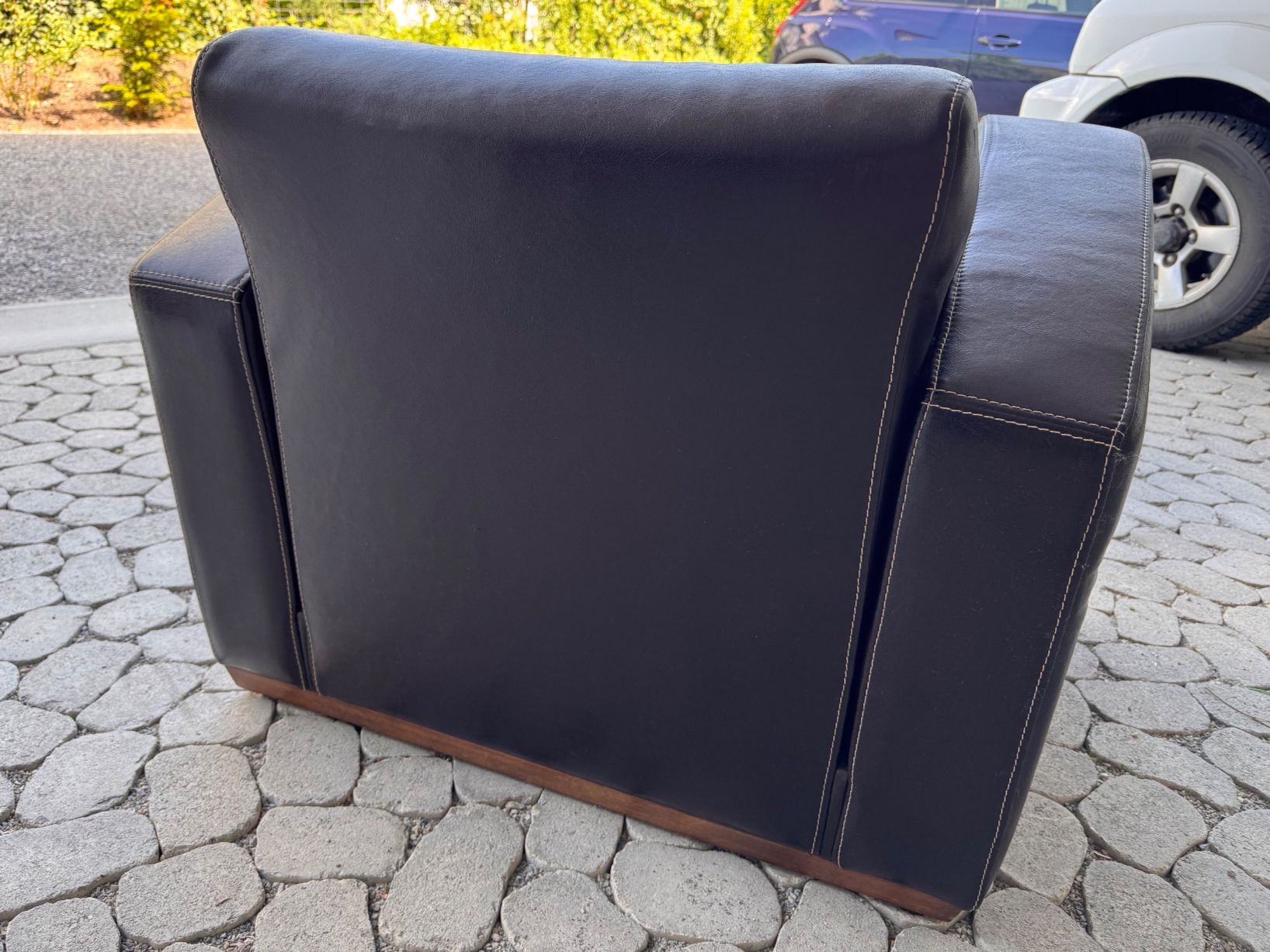 Sessel: Retro Leder Lounge Sessel mit Hocker – Gebraucht aus Horgen von Annabelle05 1