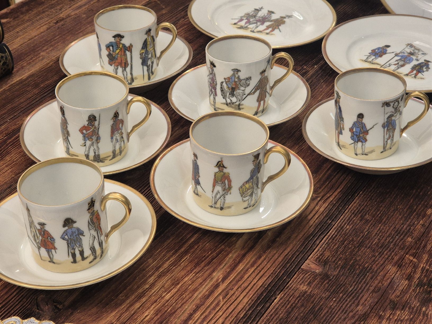 Geschirrsets: Set 6 Langenthal Mokkatassen + 4 Teller Schweizer Söldner – Gebraucht aus Thun von ThunerSammler 1