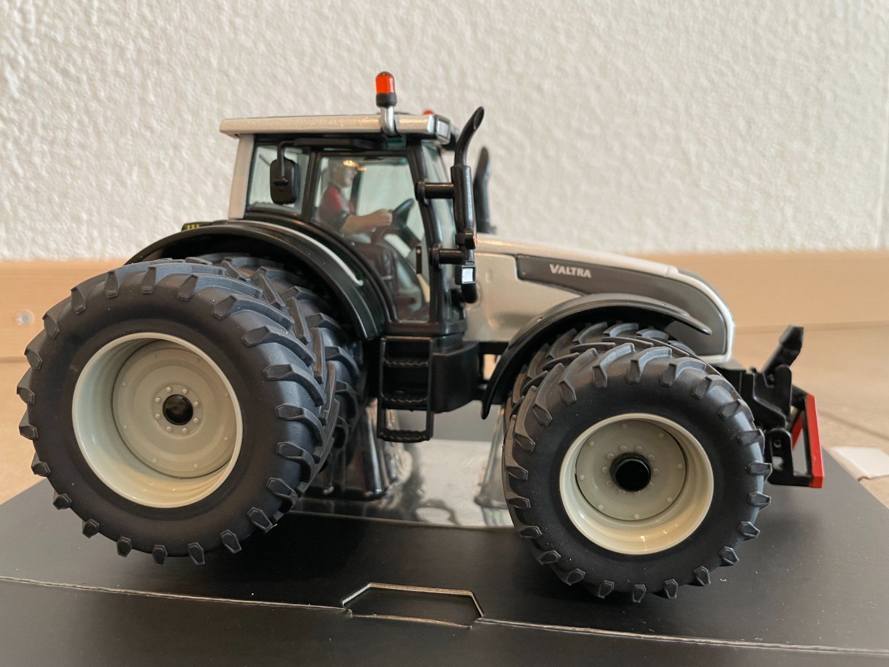 Valtra Trattori: SIKU Valtra T191 – Nuovo e nell'imballaggio originale da Kreuzlingen venduto da Stefan1150 2