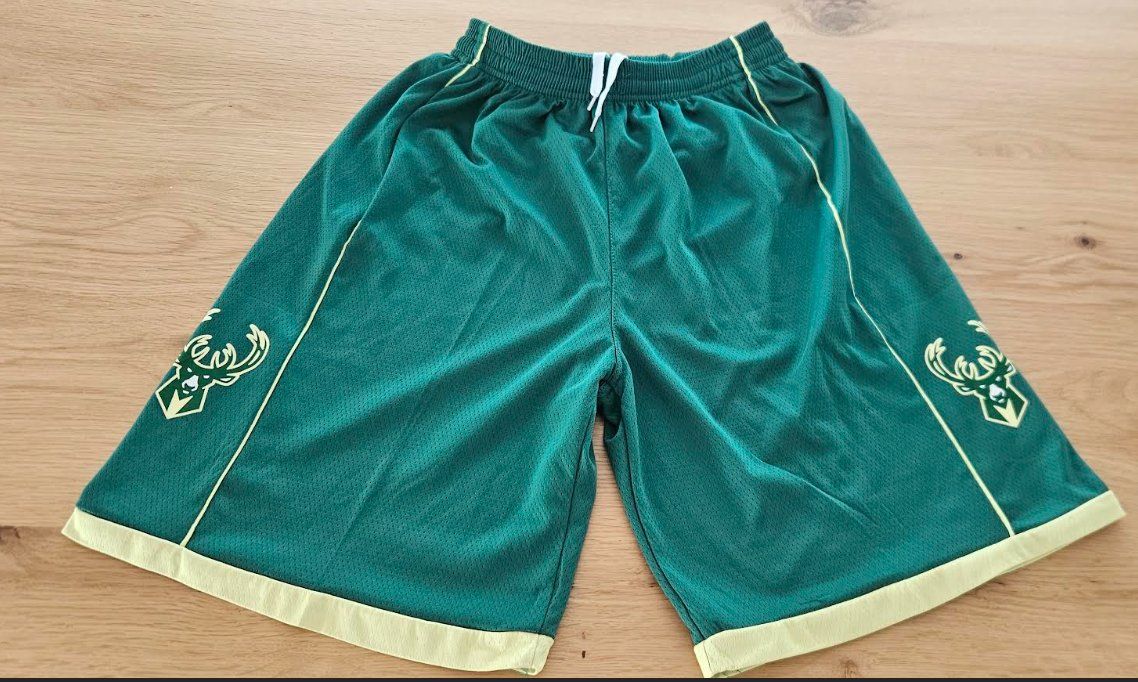 Pantaloni: Short NBA Milwaukee Bucks - taille M-L – Usato da etoy venduto da Vinyle-is-back.com