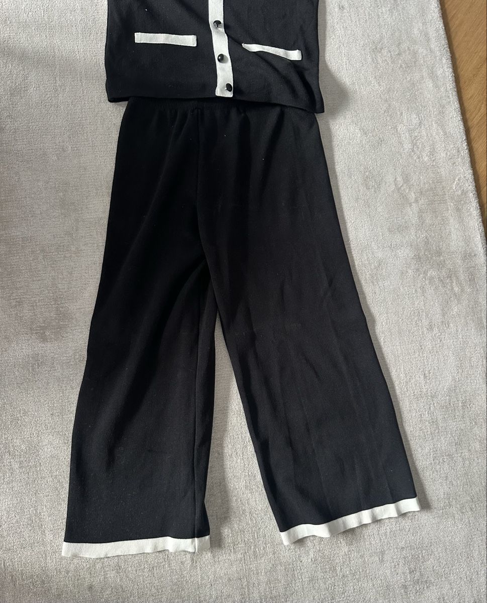 Lotti di vestiti: Black two-piece set – Nuovo (secondo la descrizione) da Zürich venduto da juz_2t2j 3
