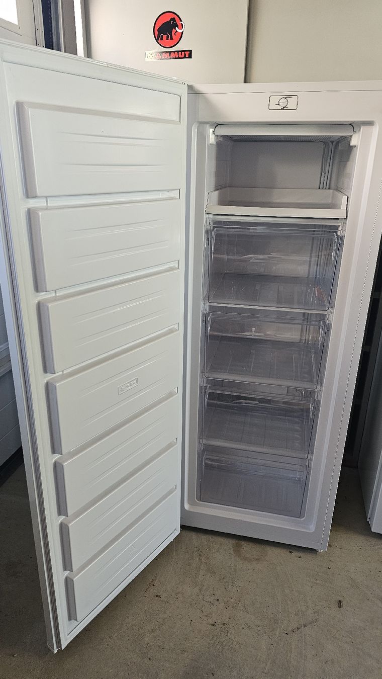 Congelatori: Prima Vista Tiefkühler 168L – Usato da Hörhausen venduto da Dzinecker