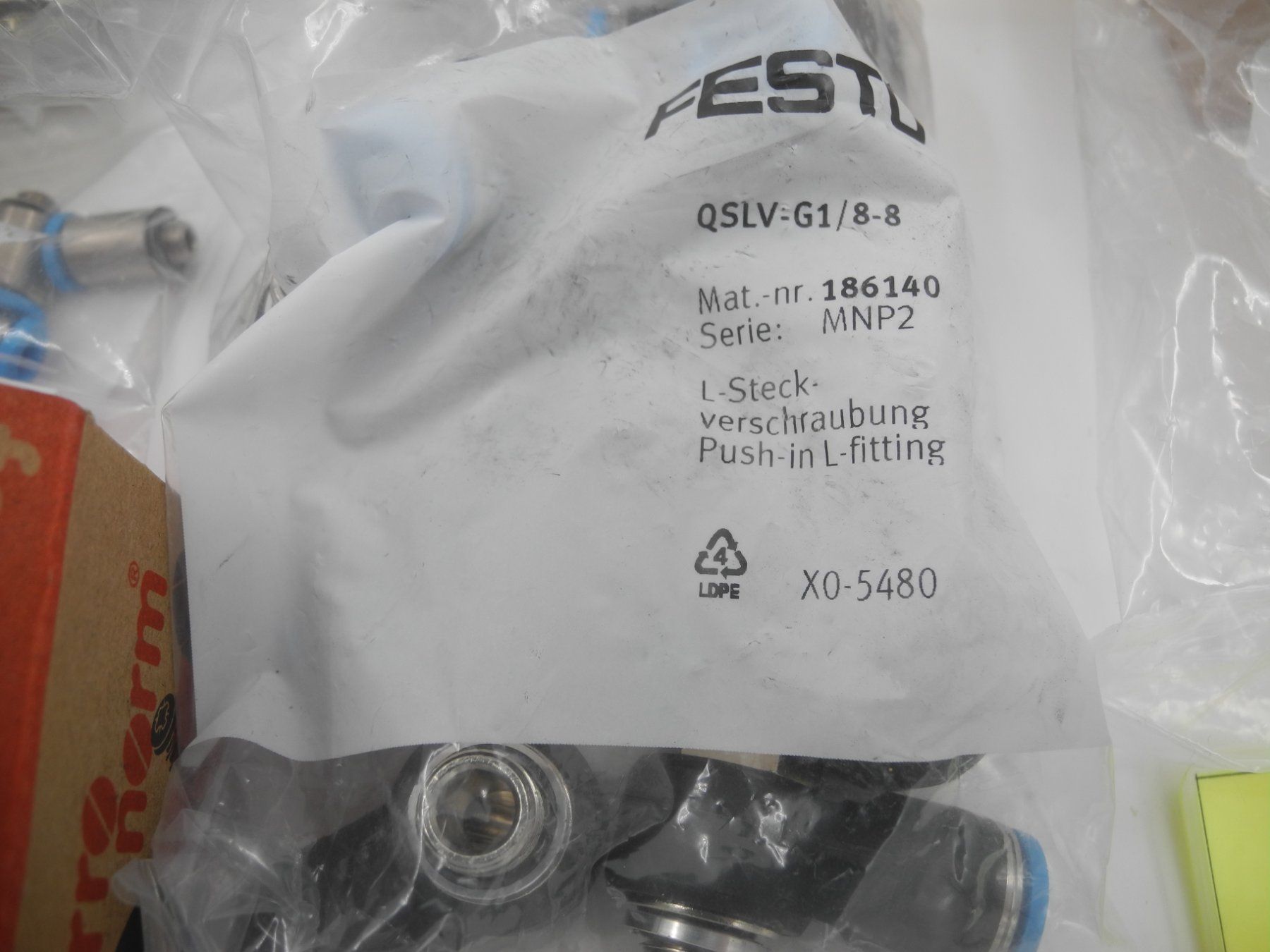 Elektronikbauteile: Festo L-Steck Verschraubenungen, Nr. 46b – Gebraucht aus Kottwil von Crazyrolf 1