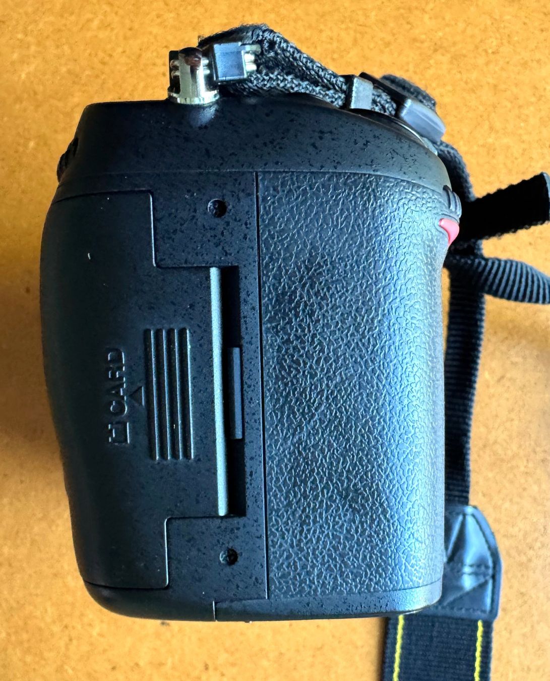 Nikon Fotocamera: Sehr schöner NIKON D7000 Body – Usato da Baden venduto da Danielb 4