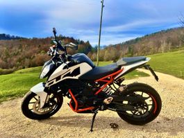 Moto KTM Duke en bon état général
