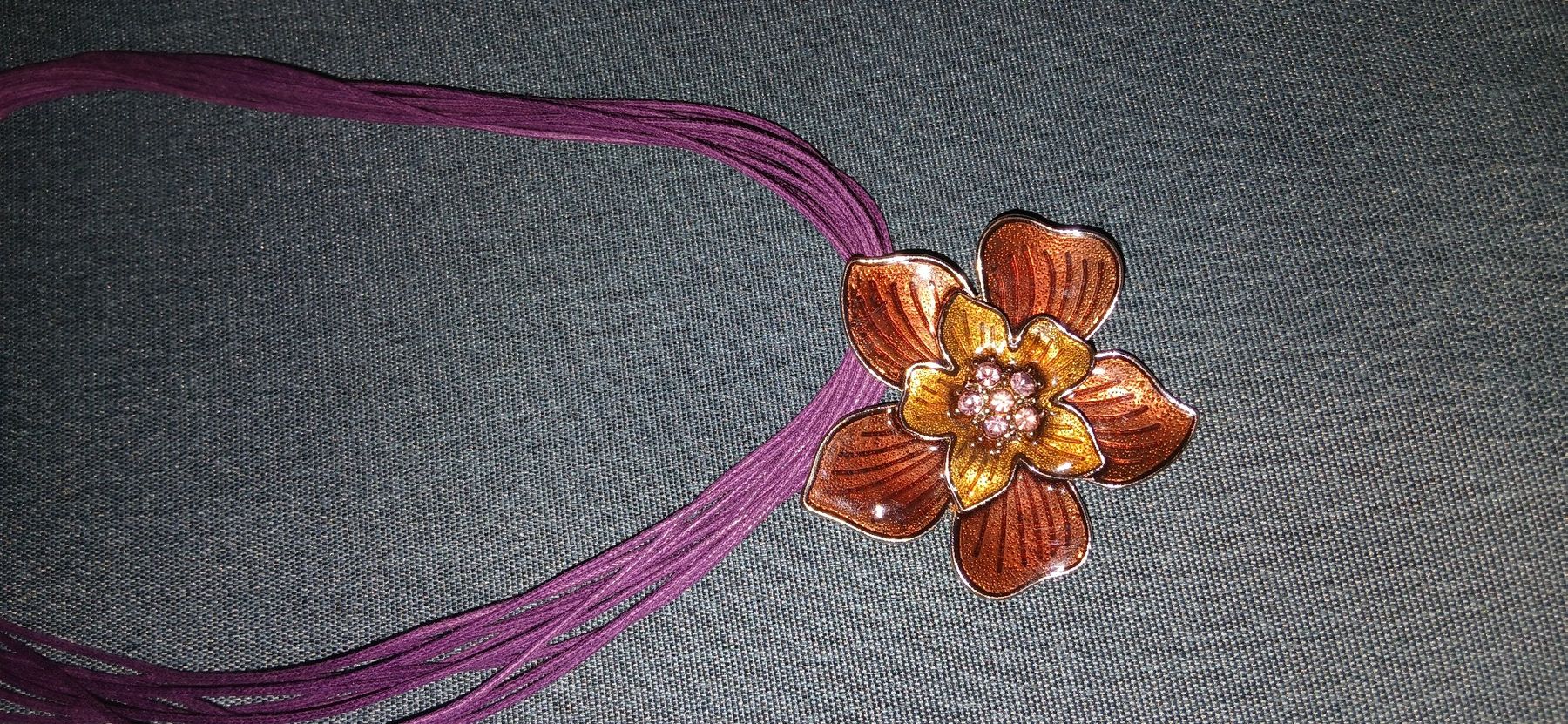 Catenine: Kette mit Blumen-Anhänger – Usato da Bettingen venduto da z_nina11