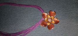 Kette mit Blumen-Anhänger