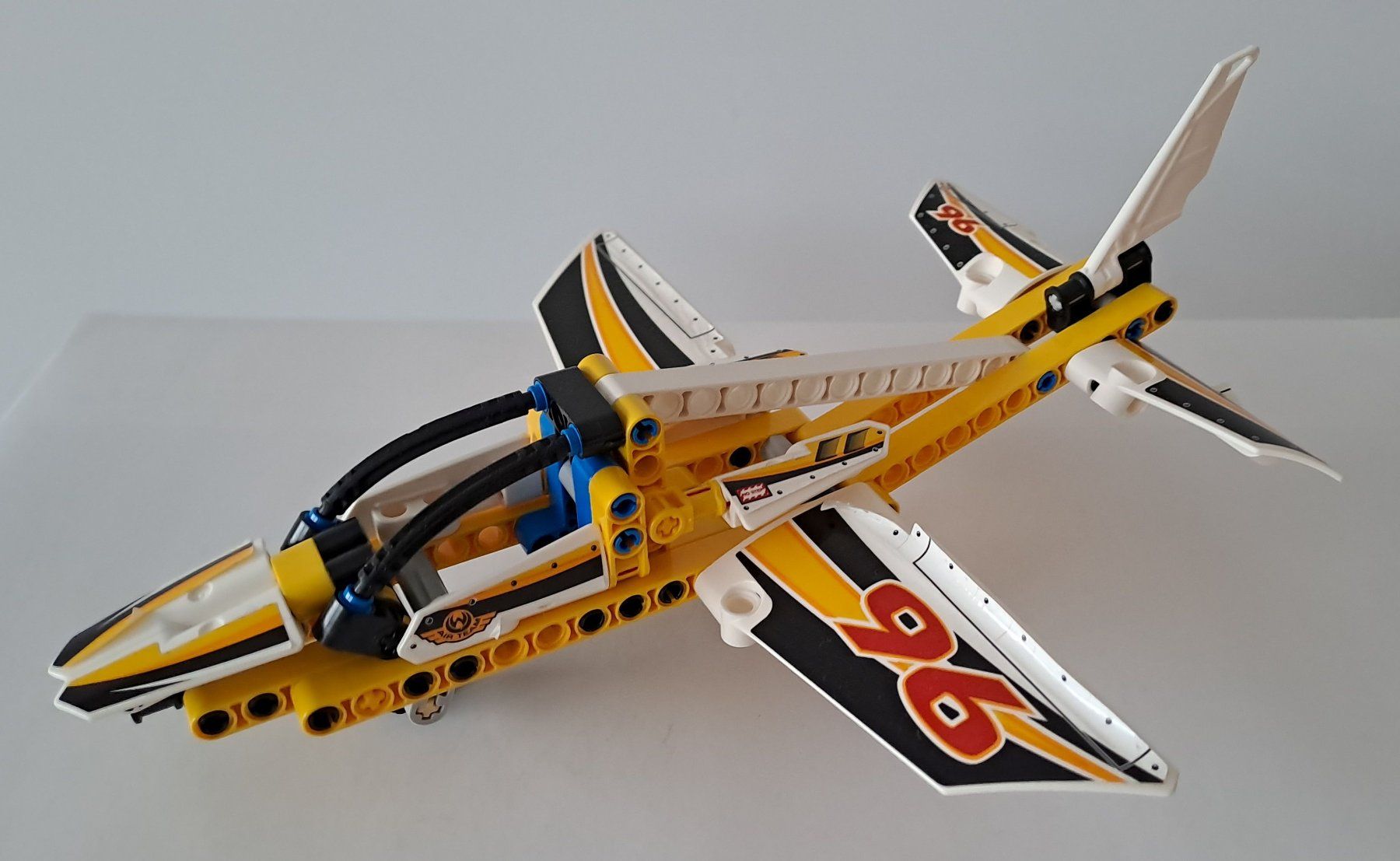 Lego Kit di costruzioni: LEGO Technic 42044 Display Team Jet Airplane Flugzeug – Usato da Thun venduto da 8BRIX