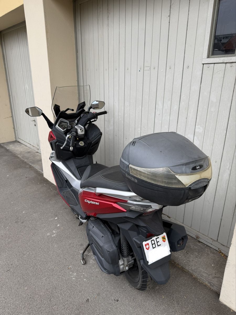 Sym Strada: Motorroller SYM Cruisym 300i rot  – Usato da Biel/Bienne venduto da Charlie.Dotcom 1