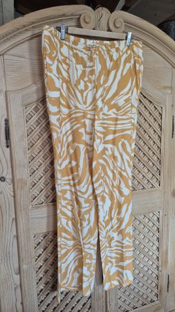 leichte Sommerhose, weiss-gelb, Gr. 42, neu