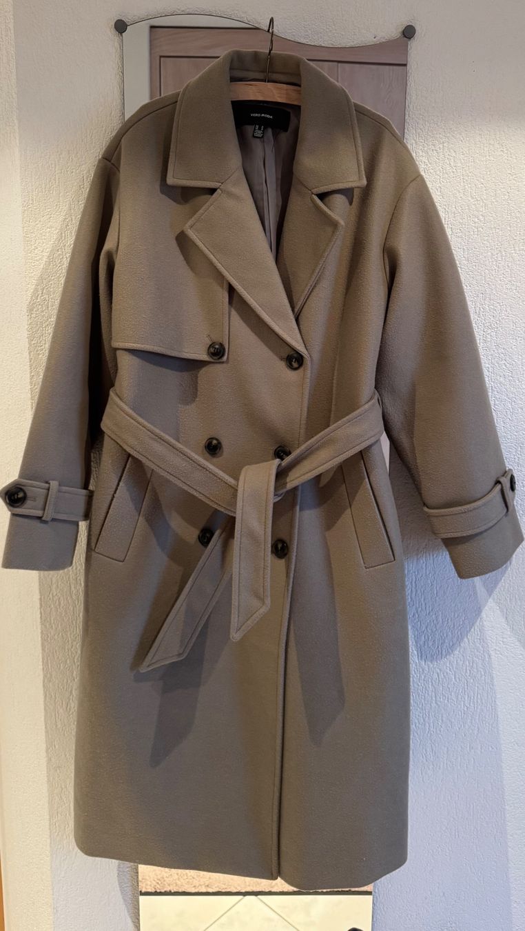 Vero Moda Mäntel: Mantel – Gebraucht aus Grindelwald von anja.zurbuchen